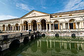 Mantova, Palazzo Te - La loggia d'onore e il ponte sulla peschiera